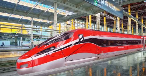 Montaje de un tren de ILSA en Madrid-Puerta de atocha. Foto: Montaje de un Frecciarossa 1000 en Madrid-Puerta de atocha. Foto: Montaje de un Frecciarossa 1000 en Madrid-Puerta de atocha. Foto: © Hitachi y Bombardier.