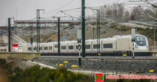 106-006 estacionado en la estación de Sanabria AV 02. © Grupo Tren Zamora