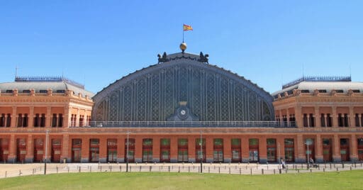 Fachada principal del edificio histórico de la estación de Atocha. LUIS GARCÍA (ZAQARBAL)