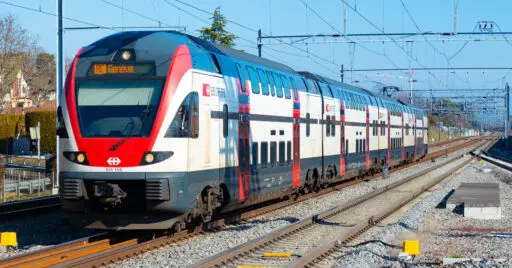 Stadler Kiss de los ferrocarriles suizos, un modelo similar al que Stadler Rail Valencia podría haber ofrecido a Renfe. MARKUS EIGENHEER.