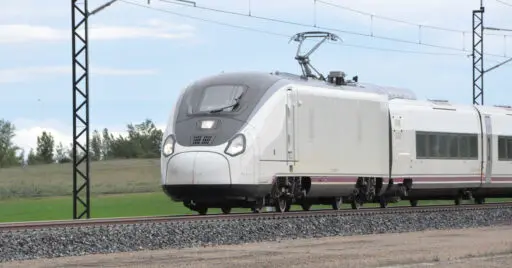 106-007 de la familia Talgo Avril durante sus pruebas de homologación entre Venta de Baños y Burgos. © TALGO.