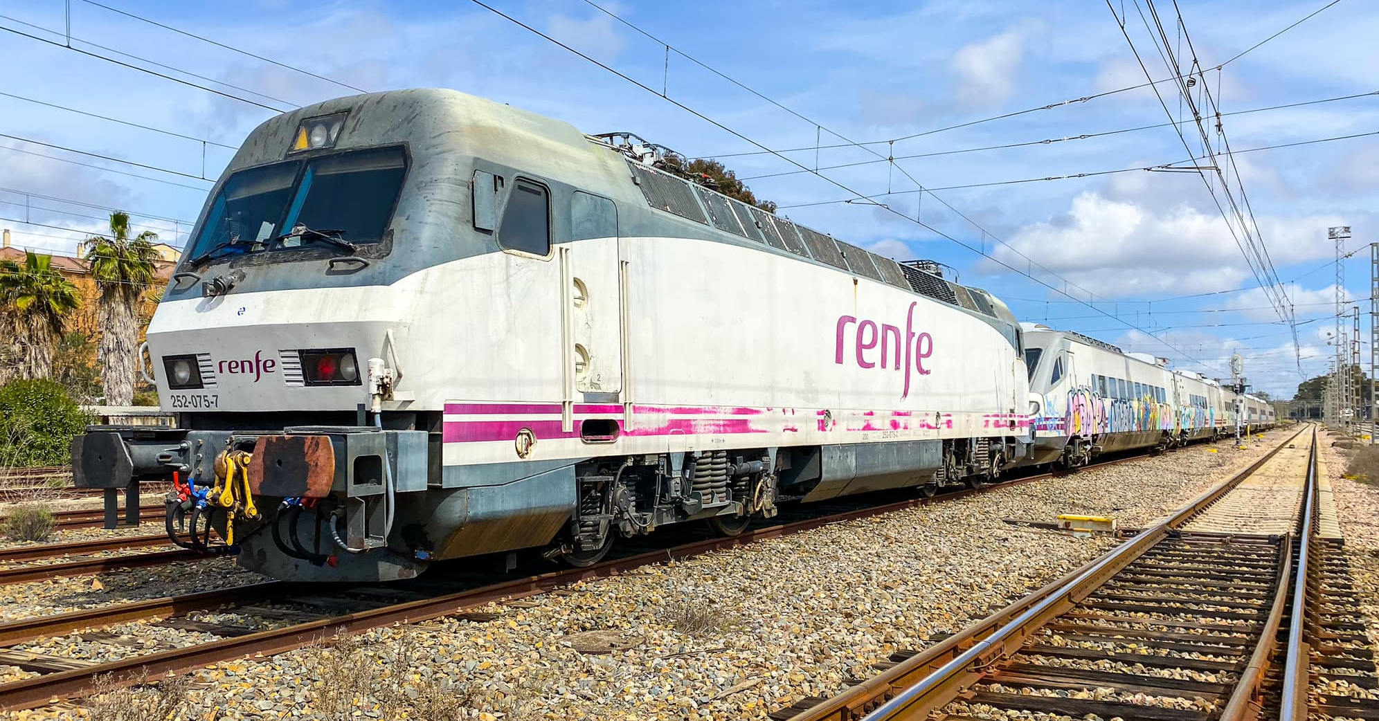 Renfe traslada dos trenes de la serie 490 a Málaga-Los Prados - Trenvista