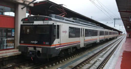 Unidad de la serie 470 de Renfe Media Distancia en Chamartín. MIGUEL BUSTOS.