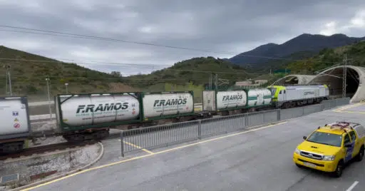 Segundo Tren de la autopista ferroviaria de VIIA operado por Captrain entre Barcelona y Bettembourg entrando en el túnel del Pertús. © LÍNEA FIGUERAS-PERPIÑÁN.