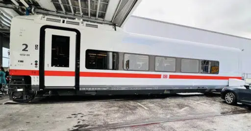 Exterior coche de segunda clase del ICE L, el primer Talgo 230 fabricado. © @ Bahnblogstelle.