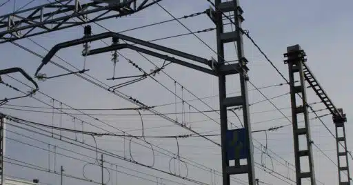 Catenaria en una estación de la Red Ferroviaria de Interés General. SAIMAPSTAR.