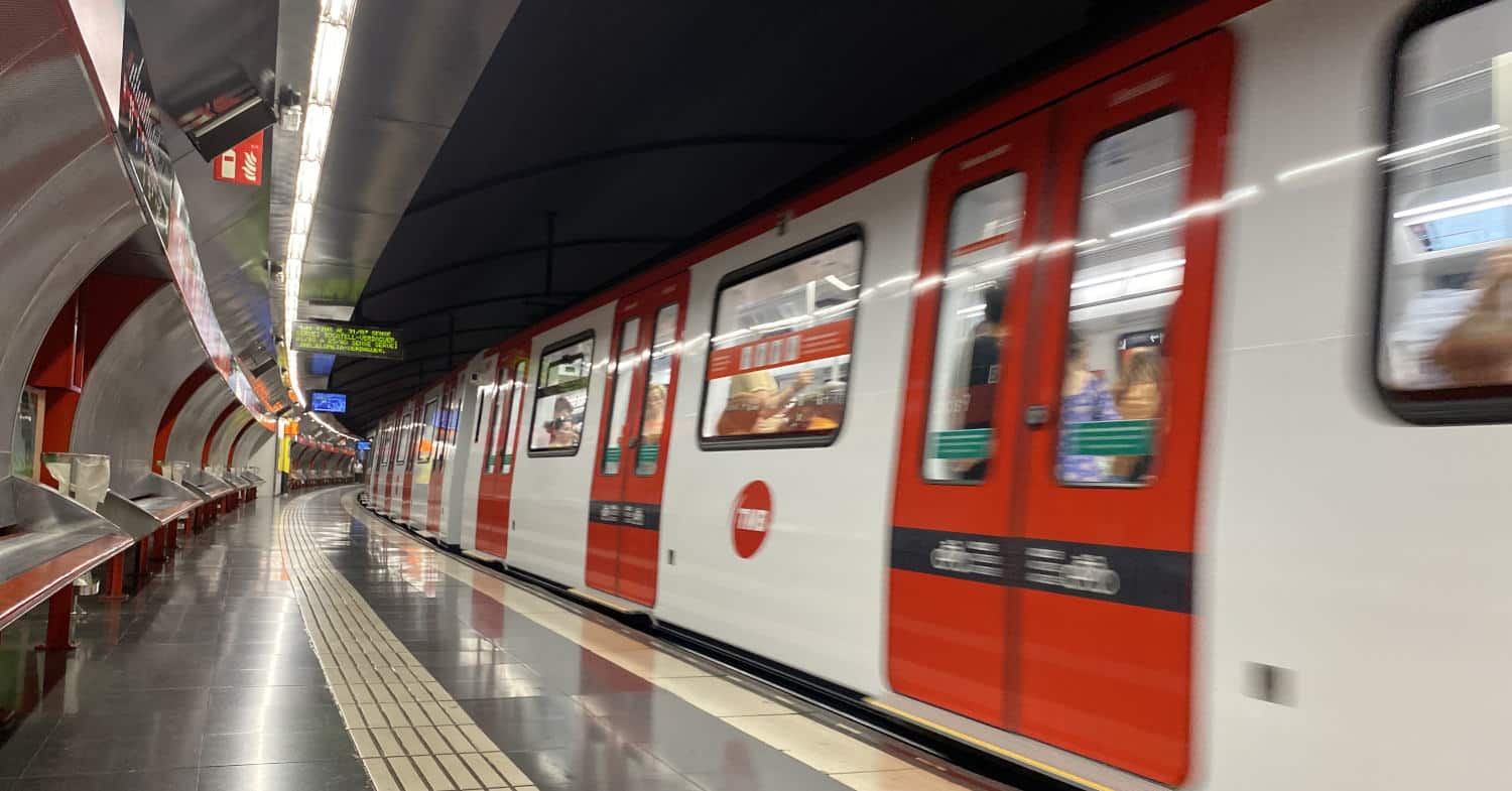 En Servicio La Serie Del Metro De Barcelona Trenvista