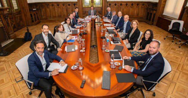 Nuevo Comité de Dirección de Renfe durante su primera reunión. © RENFE.