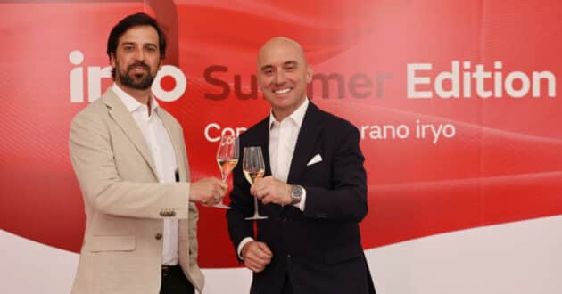 Matteo Catani, CEO de GNV y Simone Gorini, CEO de iryo, brindan durante el Summer Edition en el que el operador presentó los dos nuevos acuerdos de iryo conecta. © IRYO.