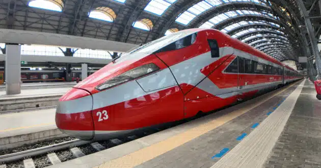 Uno de los trenes de la nueva generación del ETR 1000 durante sus pruebas de homologación. © HITACHI RAIL.