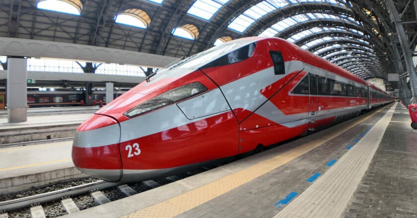 Uno de los trenes de la nueva generación del ETR 1000 durante sus pruebas de homologación. © HITACHI RAIL.