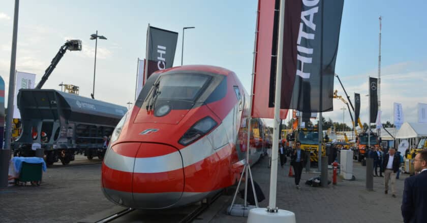 Varios vehículos ferroviarios expuestos en InnoTrans 2024. MIGUEL BUSTOS.