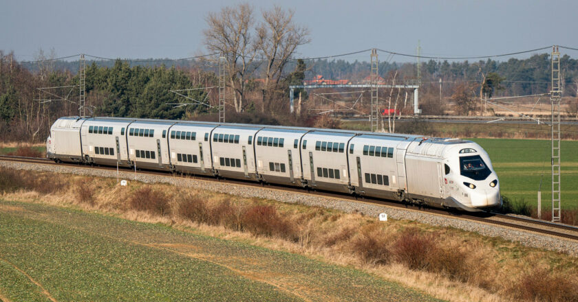 Composición de la familia Avelia Horizon, como la que va a adquirir Proxima, durante sus primeras pruebas dinámicas en el circuito de Velim. © JULIEN GOLDSTEIN/ALSTOM..