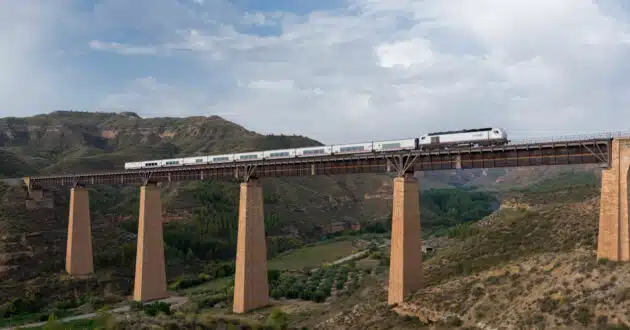 La renovación de la línea Granada-Almería afectará a los trenes de viajeros y mercancías del Corredor Mediterráneo.