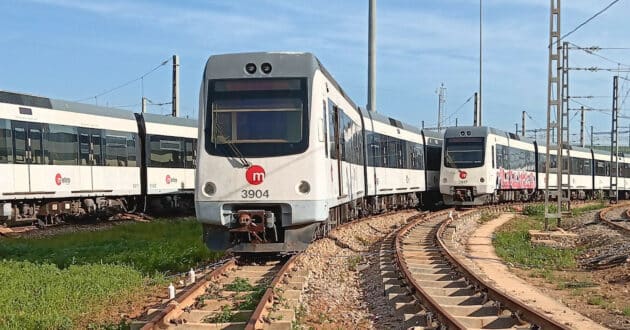 Unidades de la serie 3900 de Metrovalencia en los talleres de València Sud. © FGV.