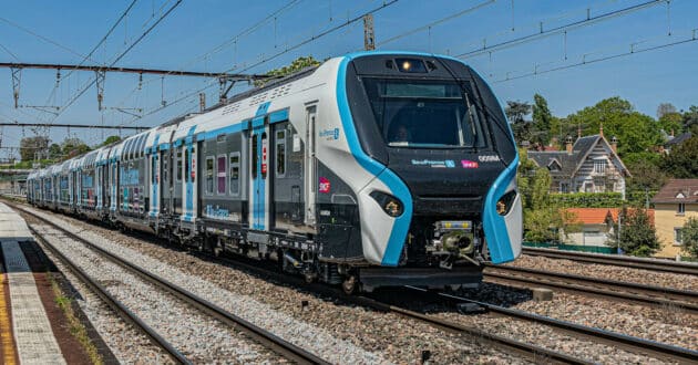 Tren RER NG de la serie Z 58500 haciendo pruebas en la línea RER D. (CC BY SA) ADNANE.