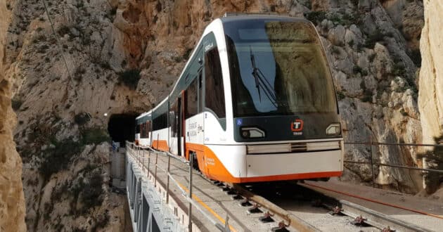 Tren-tram de FGV haciendo las pruebas de carga. © GENERALITAT VALENCIANA