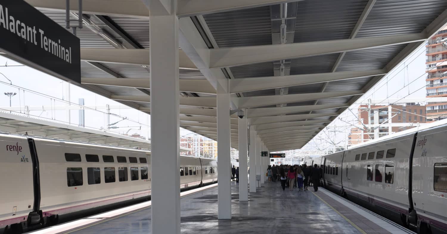 Adif adjudica la construcción de 6 vías de ancho internacional en la estación de Alicante