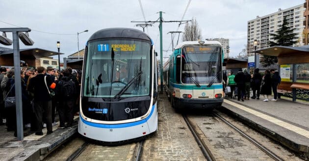 Unidad TW20 en su primer día de servicio junto a un veterano TFS. © Île-de-France Mobilités.