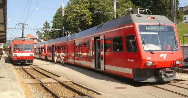 Trenes de Chemin de Fer du Jura en la estación de Tramlean. (CC BY SA) MARKUS GIGER WIKIMEDIA COMMONS