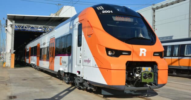 452-001 con la decoración de Rodalies en la factoría de Alstom en Santa Perpetua. © MIGUEL BUSTOS.