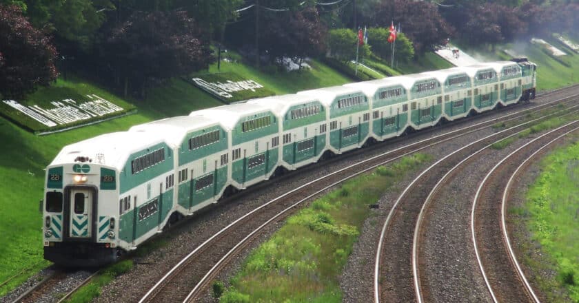 Tren de GO Transit compuesto por coches BiLevel. GTD AQUITAINE.