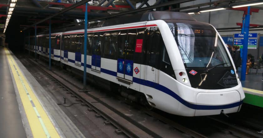 Tren de la línea 6 del metro de Madrid, con conducción automática con necesidad de maquinista (GoA 2). © MIGUEL BUSTOS.