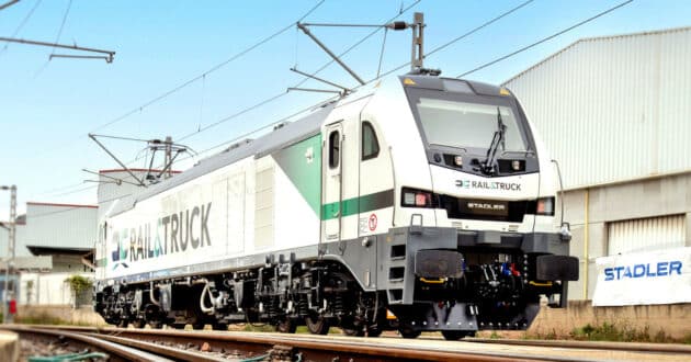 Locomota 256-223 de RAIL & TRUCK durante la presentación en la factoría de Albuixech. © STADLER.