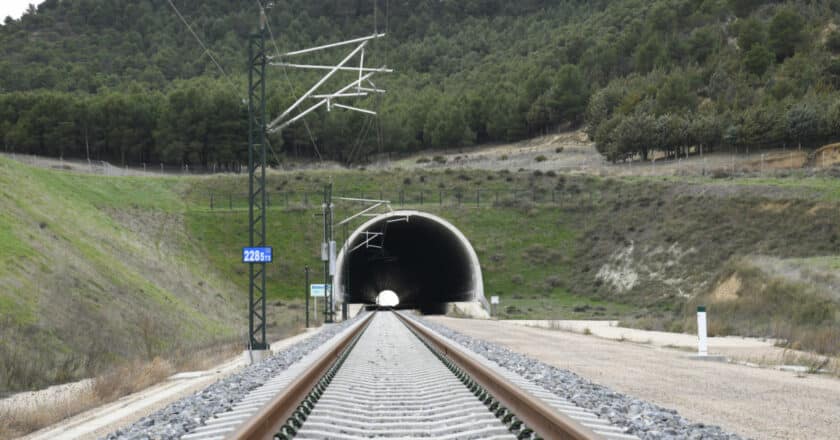 Túnel de Almendro en la LAV Venta de Baños-Burgos. © ADIF.