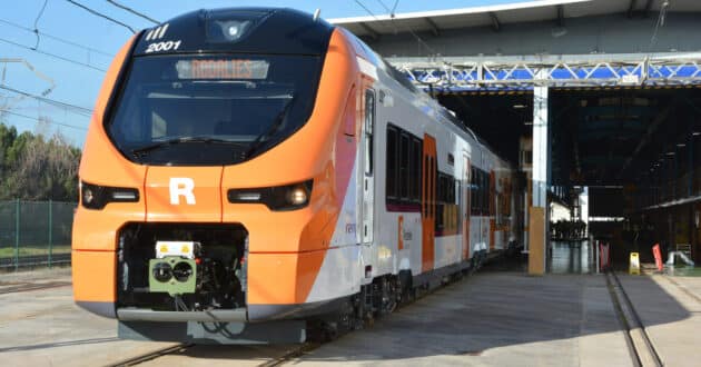 452-001 con la imagen de Rodalies en la factoría de Alstom en Santa Perpetua. © MIGUEL BUSTOS.