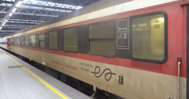 European Sleeper train in Brussels after arriving from Berlin (CC BY SA) NEMO BIS-WIKIMEDIA COMMONS. Cropped image