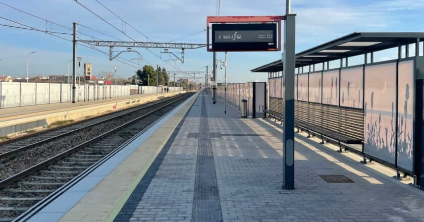 Andenes de la nueva estación de Albal de la red de Cercanías Valencia. © MINISTERIO DE TRANSPORTES Y MOVILIDAD SOSTENIBLE.